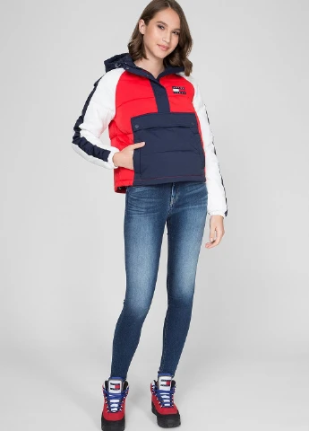 Красная куртка Tommy Jeans