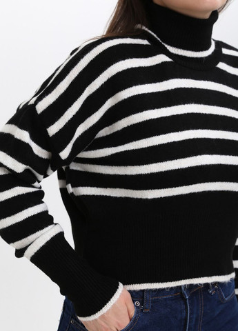 Чорний демісезонний жіночий светр укорочений чорний в смужку з горлом MDG Вільна