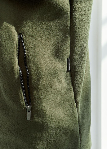 Оливкова (хакі) демісезонна куртка із флісу з коміром стійка із центральною застібкою Tailer