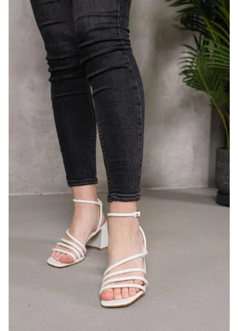 Белые женские босоножки guild 3972 245 белый Fashion