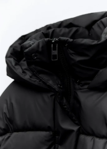 Чорна демісезонна куртка Zara