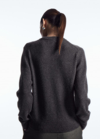 Темно-серый демисезонный свитер Cos