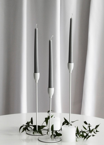 Підсвічник святковий REMY-DEСOR металевий Гамлет білого кольору для тонкої свічки висота 33 см декор дому REMY-DECOR (266345091)