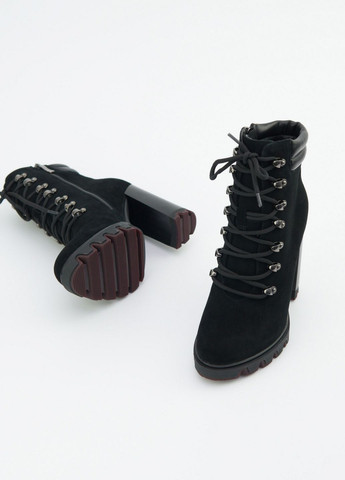 Осенние женские ботинки Respect из натуральной замши