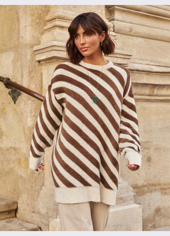 Коричневый зимний удлинённый свитер в коричневую полоску Dressa