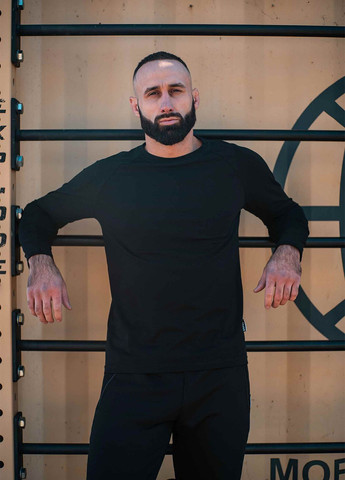 Чорна футболка лонгслів чорна Custom Wear