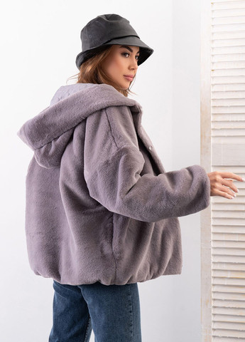 Серая зимняя серая куртка из искусственного меха с капюшоном ISSA PLUS 13630
