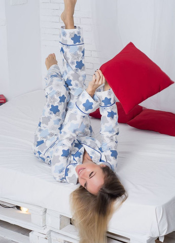 Белая всесезон пижама теплая из фланели п702 пряники синие MiaNaGreen
