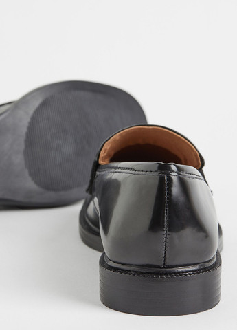 H&M Туфлі чорний з штучна шкіра, швеція — демісезон (267223779)