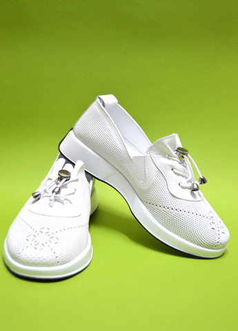 ботинки женские перфорированные кожаные с завязками белый Mario Muzi