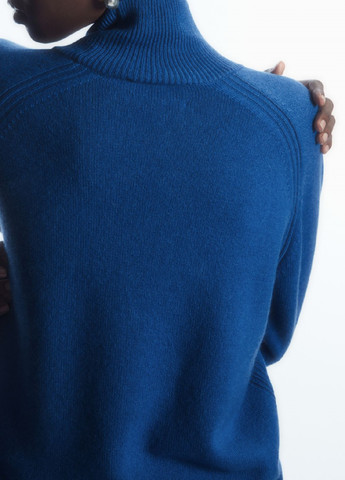Синій демісезонний светр Cos