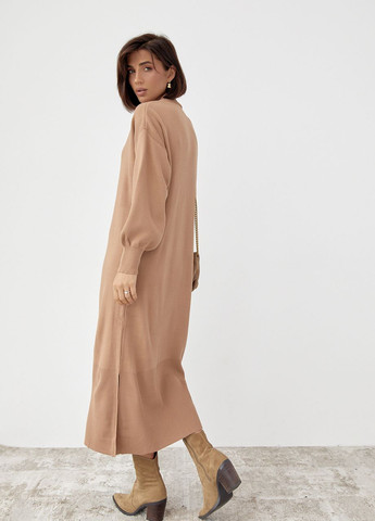 Светло-коричневое длинное платье oversize с разрезами Lurex