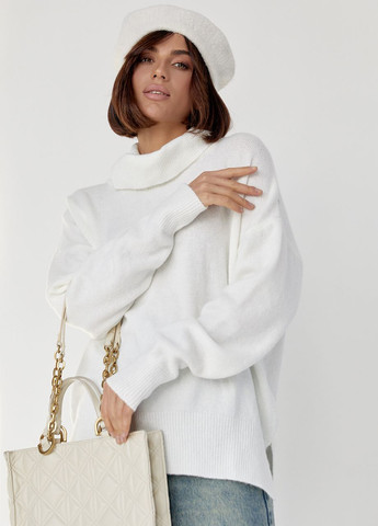 Молочный демисезонный женский свитер oversize с разрезами по бокам Lurex