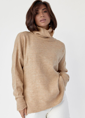 Светло-коричневый демисезонный женский свитер oversize с разрезами по бокам Lurex