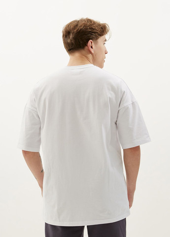 Белая мужская футболка гербы на рукавах с коротким рукавом Gen