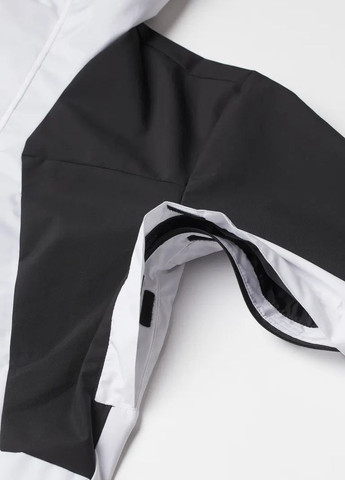 Черно-белая демисезонная куртка H&M