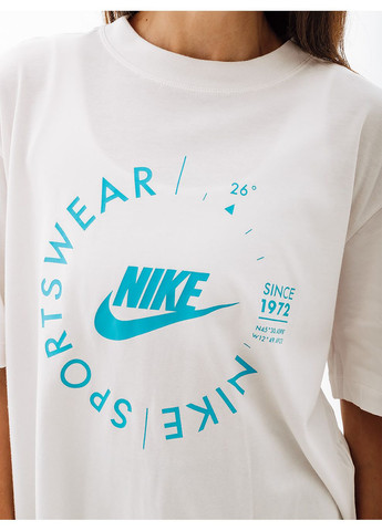 Бежевая летняя женская футболка w nsw tee bf prnt su бежевый Nike