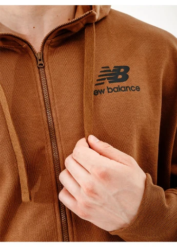 Коричневая демисезонная мужская куртка essentials st logo коричневый New Balance
