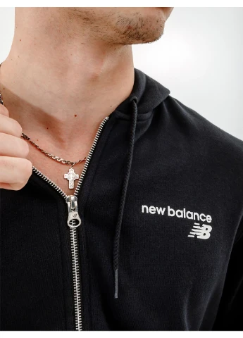 Черная демисезонная мужская куртка classic cf fz черный New Balance