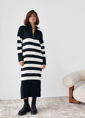 Чорна в'язана сукня oversize в смужку Lurex