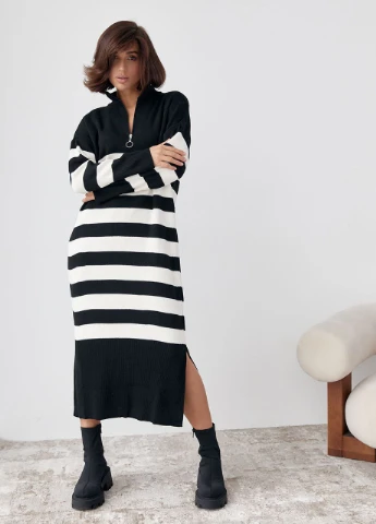 Чорна в'язана сукня oversize в смужку Lurex