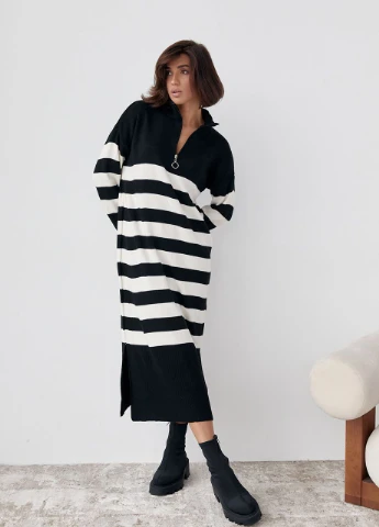 Чорна в'язана сукня oversize в смужку Lurex