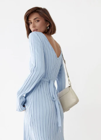 Блакитна в'язана сукня міді в широкий рубчик Lurex