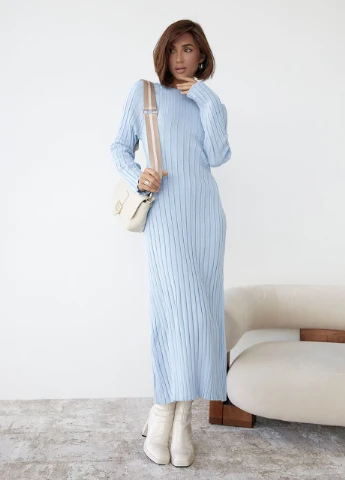 Блакитна в'язана сукня міді в широкий рубчик Lurex