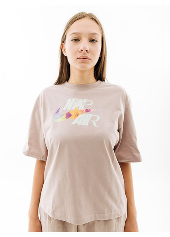 Бежевая летняя женская футболка tee oc 3 boxy бежевый Nike