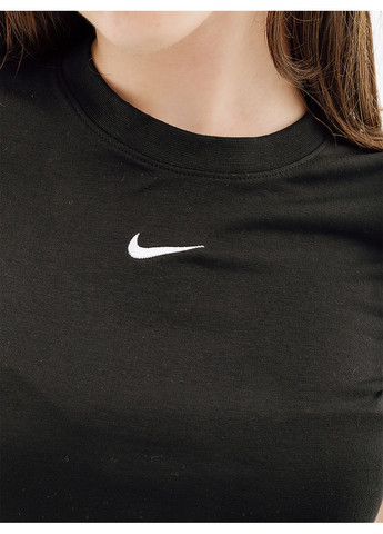 Черная летняя женская футболка w nsw tee essntl slim crp lbr черный Nike