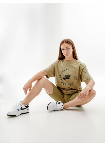 Хакі (оливкова) літня жіноча футболка w nsw tee bf prnt su хакі Nike