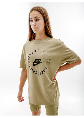 Хакі (оливкова) літня жіноча футболка w nsw tee bf prnt su хакі Nike