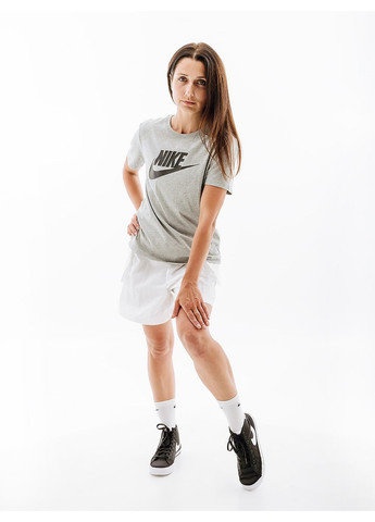Сіра літня жіноча футболка w nsw tee essntl icn ftra сірий Nike