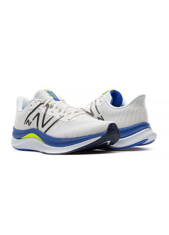 Белые демисезонные мужские кроссовки fuelcell propel v4 белый New Balance