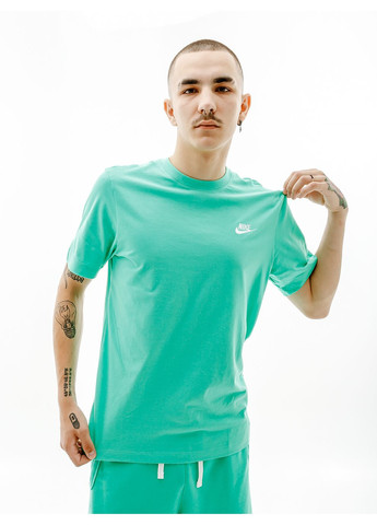 Зеленая мужская футболка m nsw club tee зеленый Nike