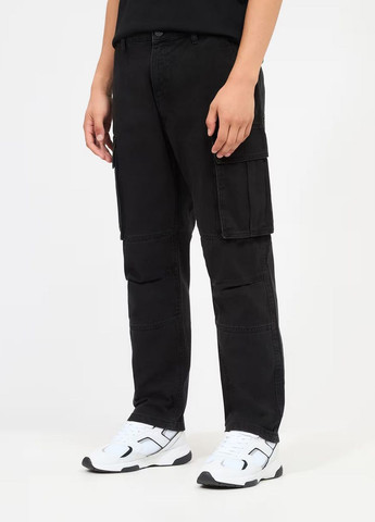 Черные демисезонные джинсы чел Terranova