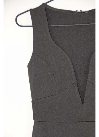 Черное платье Boohoo однотонное
