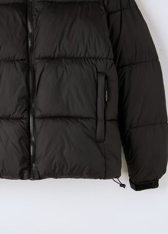 Чорна демісезонна куртка чол Terranova