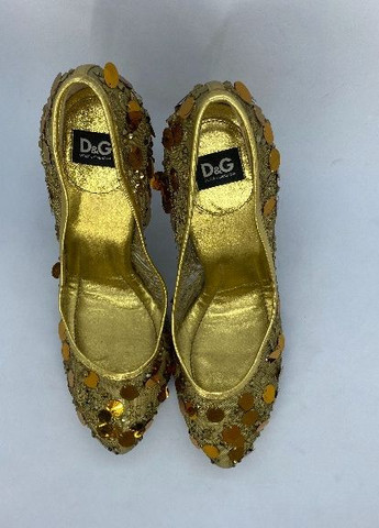 Туфли Dolce & Gabbana на высоком каблуке со стразами