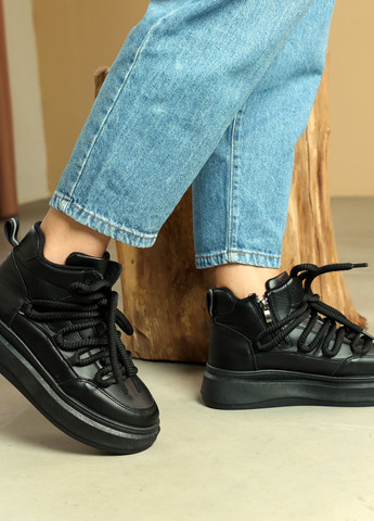 Чорні осінні кросівки жіночі спортивні байки AESD