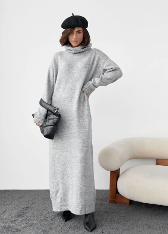 Сіра в'язана сукня oversize з високою горловиною Lurex