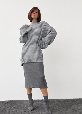 Серый зимний женский вязаный свитер oversize в рубчик Lurex