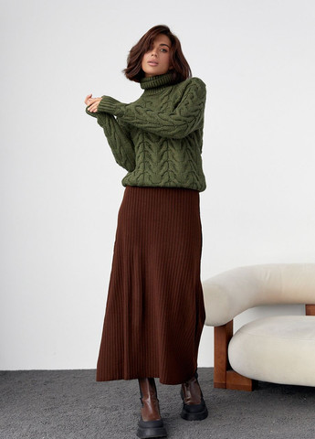 Оливковый (хаки) зимний женский свитер из крупной вязки в косичку Lurex