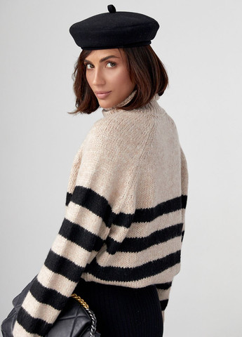 Бежевий зимовий жіночий светр в смужку Lurex