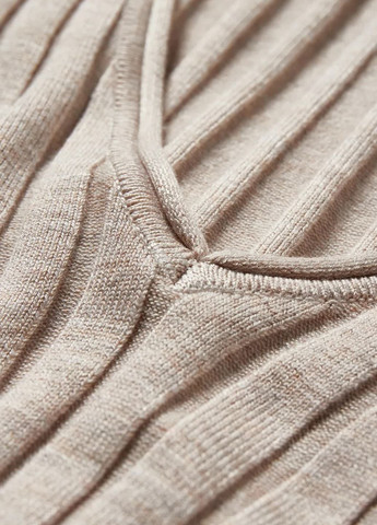 Бежевий демісезонний пуловер у рубчик C&A