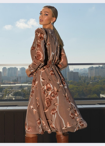 Бежевое шифоновое платье с цветочным принтом и v-образным вырезом бежевое Dressa