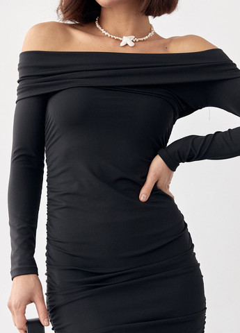 Чорна силуетна сукня з драпіруванням і відкритими плечима Lurex