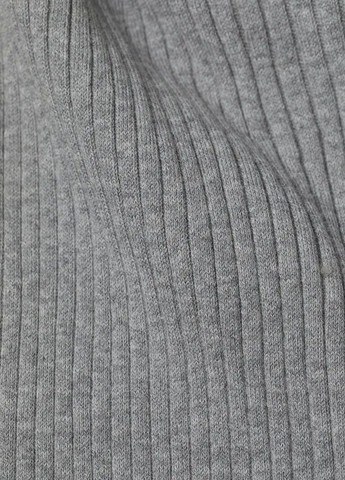 Серый демисезонный свитер с высоким воротником в рубчик серый повседневный демисезон пуловер H&M