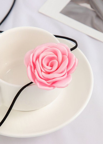 Чокер на шию Троянда рожева з атласу на замшовому шнурку No Brand (270365602)