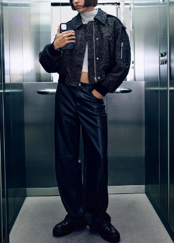 Темно-коричнева демісезонна куртка Bershka